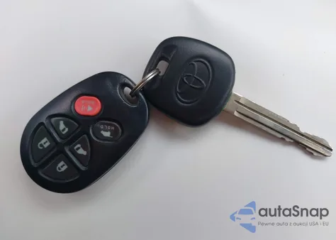 2010 Toyota Sienna Limited from USA, damaged, VIN 5TDDK4CC7AS030071